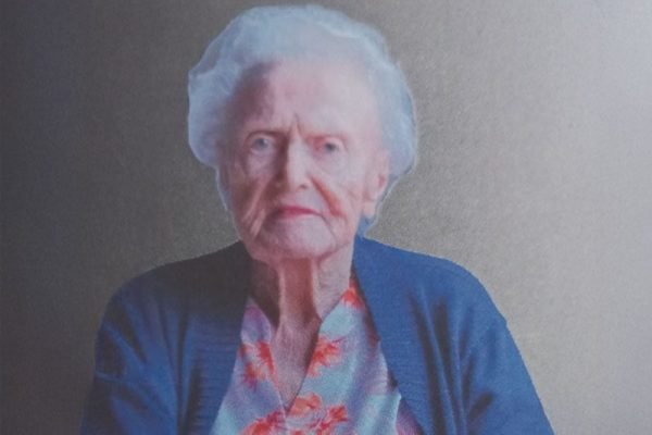 Helga Niebuhr Dankbarkeit im Abschied: Wir gedenken Linda Eggers & Helga Niebuhr Helga Niebuhr